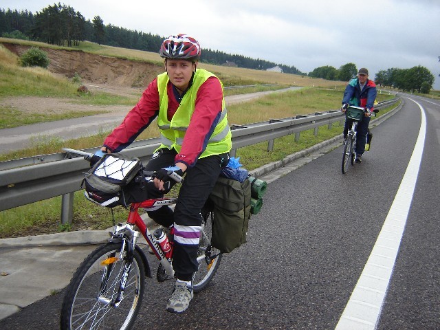Piotr_i_jego_rower_z_ojcem.jpg